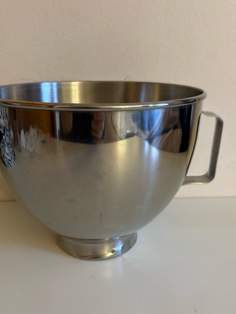 Like new KitchenAid Replacement Mixing Bowl K45 Stainless Steel Twist- On W/Hand
